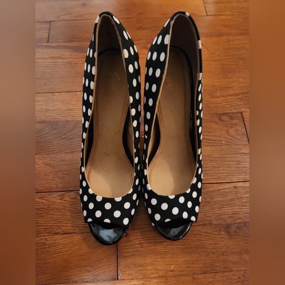 FIONI Clothing Shoes - Fioni Open Toe Black & White Pumps Size 8.5M